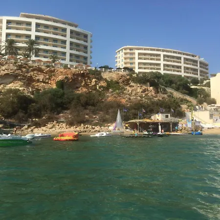 Golden Sands Luxury Apartment *